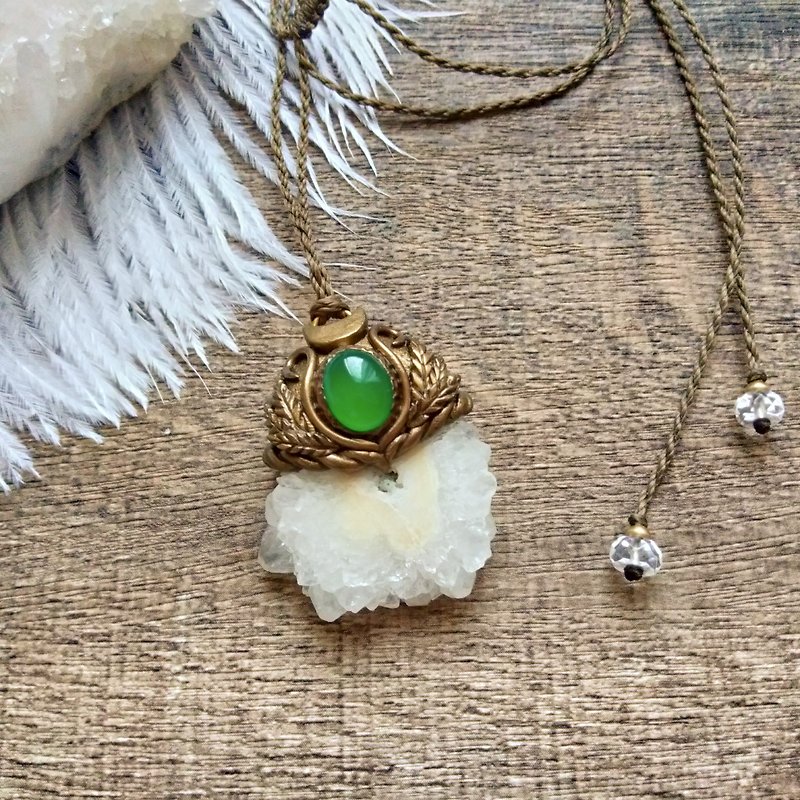green leaf. White crystal flakes. Sun crystal. Chrysoprase. South American Wax thread braided polymer clay necklace - สร้อยคอ - คริสตัล สีเขียว