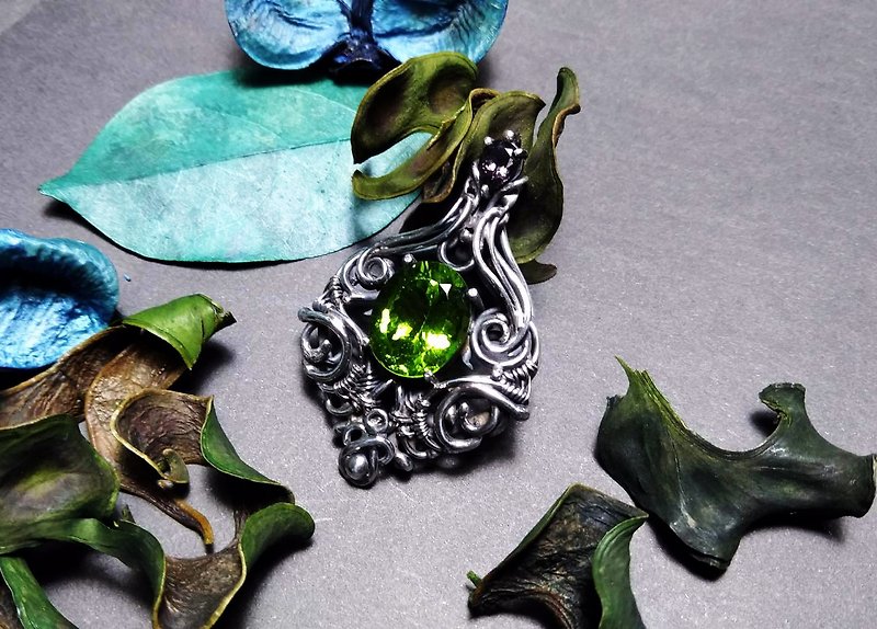 [Gem Series] olivine design pendant - Necklaces - Gemstone Green