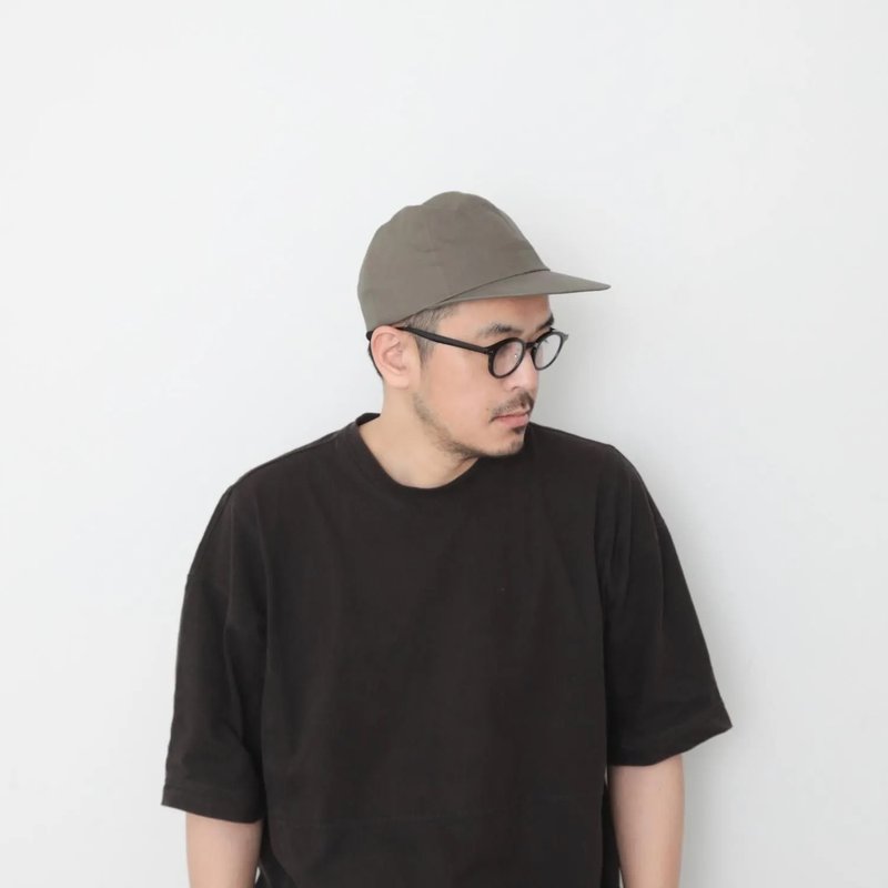 OMAKE.jp 俐落帽LooksNeatCap 卡其綠 - 帽子 - 棉．麻 綠色