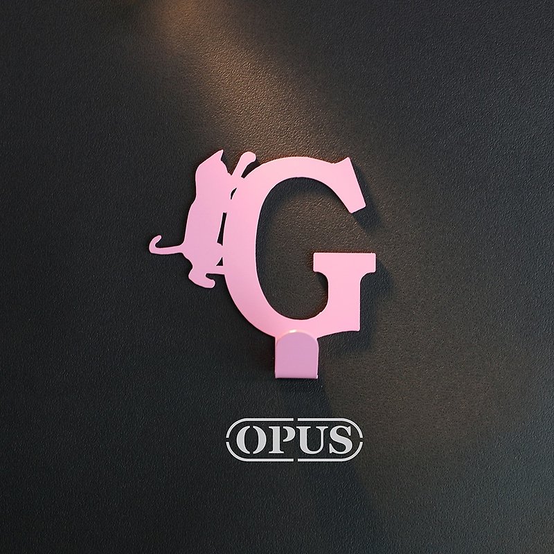 【OPUS東気金属加工】猫がGフック（ピンク）/壁掛けフック/マスクホルダーの文字に出会ったとき - ハンガー・フック - 金属 ピンク