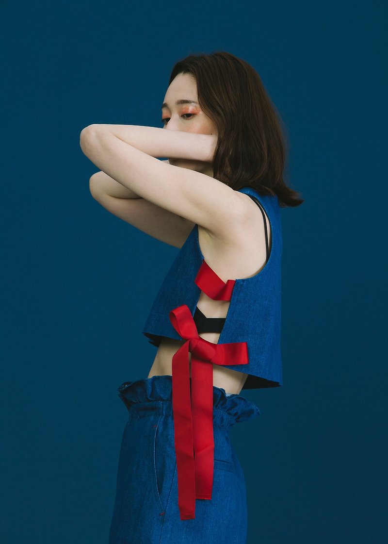 リボン飾りの襟のベストフェイクお金 - ベスト - コットン・麻 ブルー