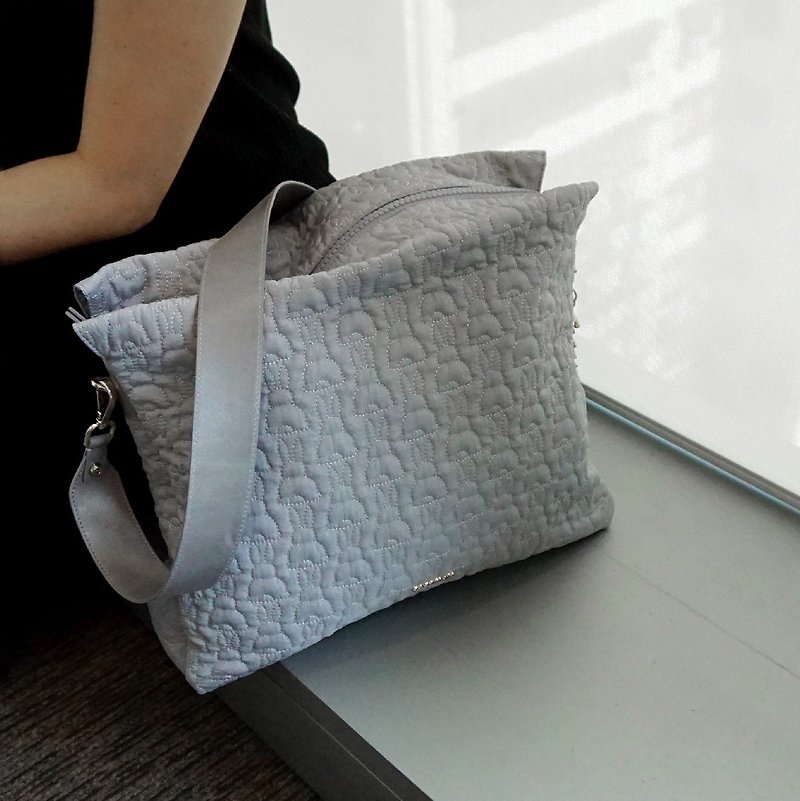 (Rabbit sewn series) Light weight capacity Mommy bag / shoulder bag / pouch - กระเป๋าคุณแม่ - งานปัก หลากหลายสี