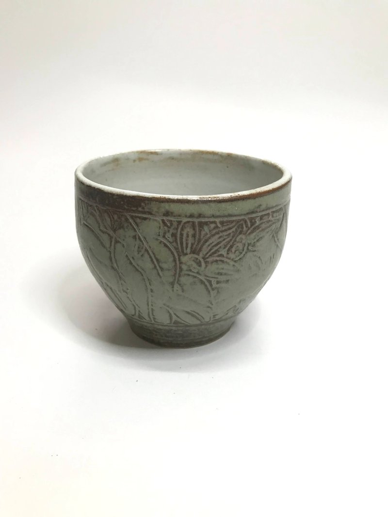 Zeng Yonghong   grey glaze carved cup - Teapots & Teacups - Pottery 