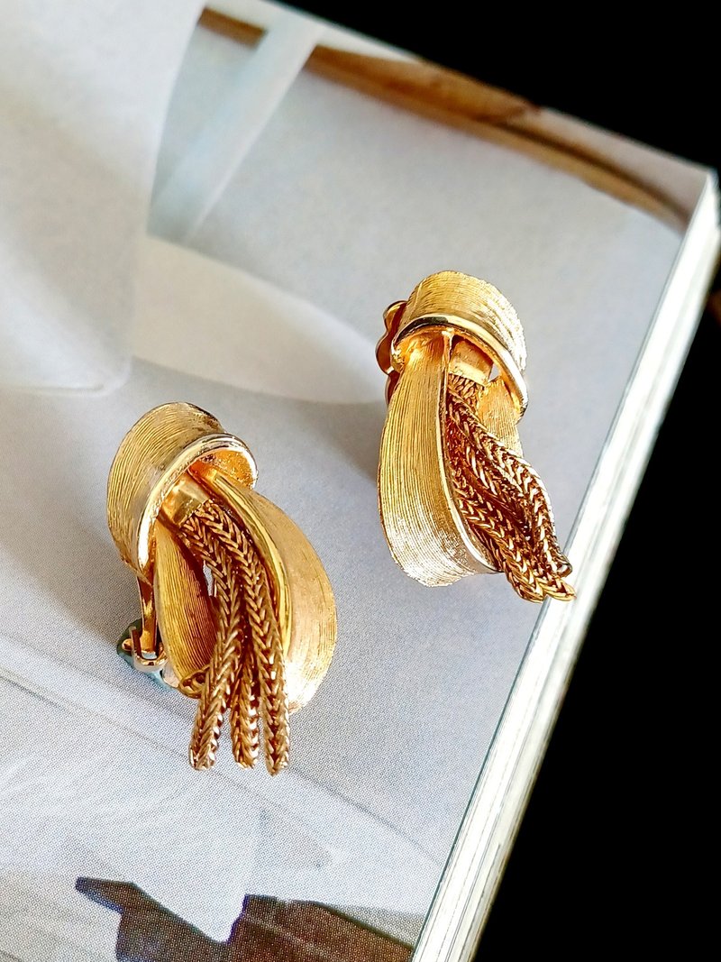 Avintage jewelry  古董刷金紋流蘇 夾式耳環 - 耳環/耳夾/耳骨夾 - 其他金屬 