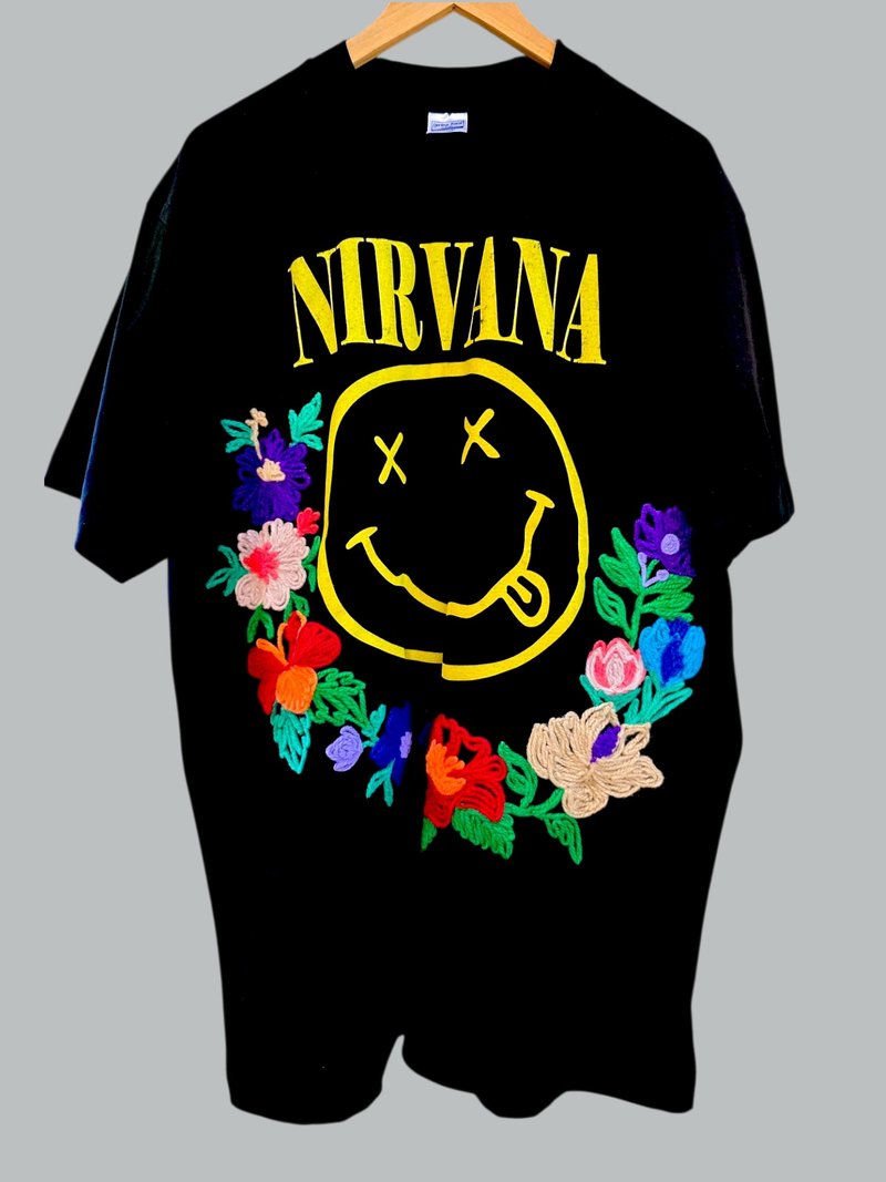 Band t-shirt with embroidery - 男 T 恤 - 其他材質 黑色