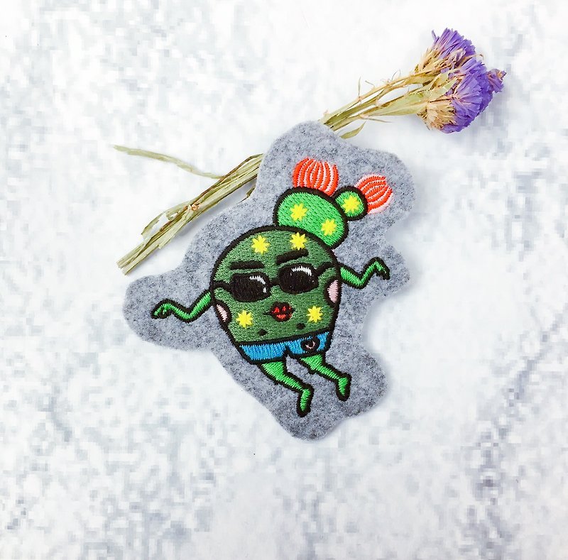 Belongs To J. Embroidery pins - Mr. Cool - Brooches - Thread Gray