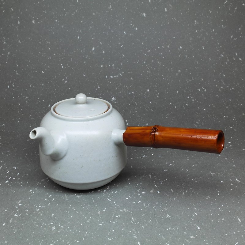 Powder green glaze curved mouth bell-shaped bamboo side teapot hand made pottery tea props - Teapots & Teacups - Pottery 