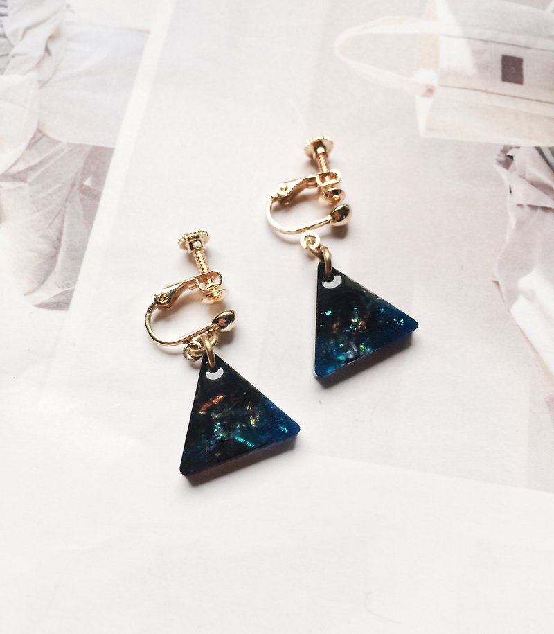 La Don - Earrings - Rendering - Triangular Night Sky Star Ear / Ear clip - Earrings & Clip-ons - Acrylic Blue
