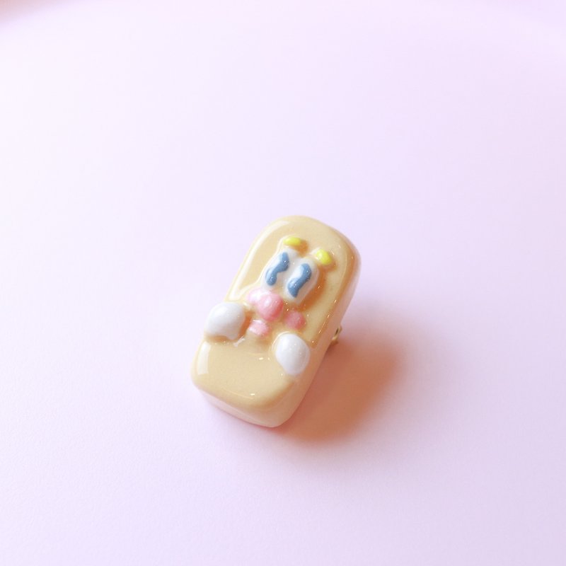 Showcase discount ㄉㄨㄞㄉㄨㄞ Ceramic badge Unique safety pin Brooch badge Medallion clip Cute pin kignjun - เข็มกลัด - เครื่องลายคราม หลากหลายสี
