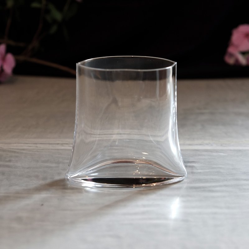 Water bag-shaped whiskey glass - ถ้วย - แก้ว สีใส