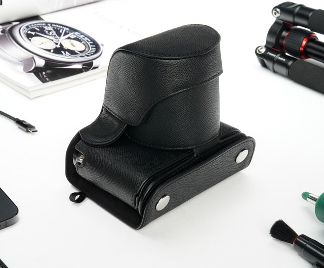 対応機種：LEICA Q3用 ハンドエンボスレザーカメラハーフケース