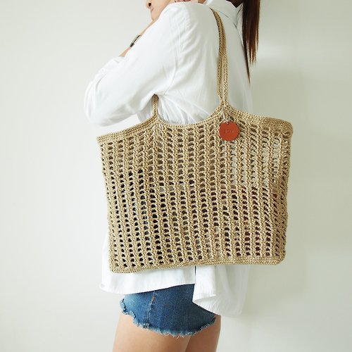 manyjoystudio Crochet shoulder bag , shopping bag with personalized leather tag