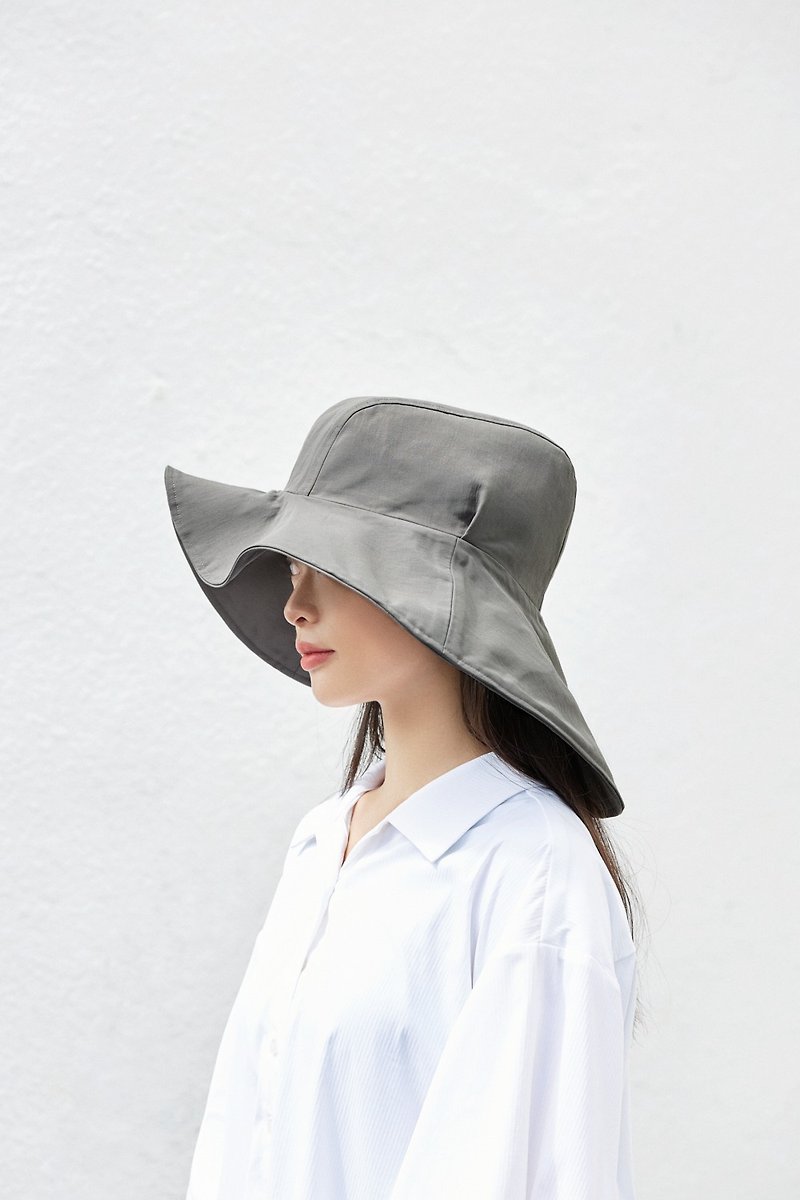 【EMORA】Water Repellent Double-sided Wave Cap- Mineral Gray - Hats & Caps - Other Materials 