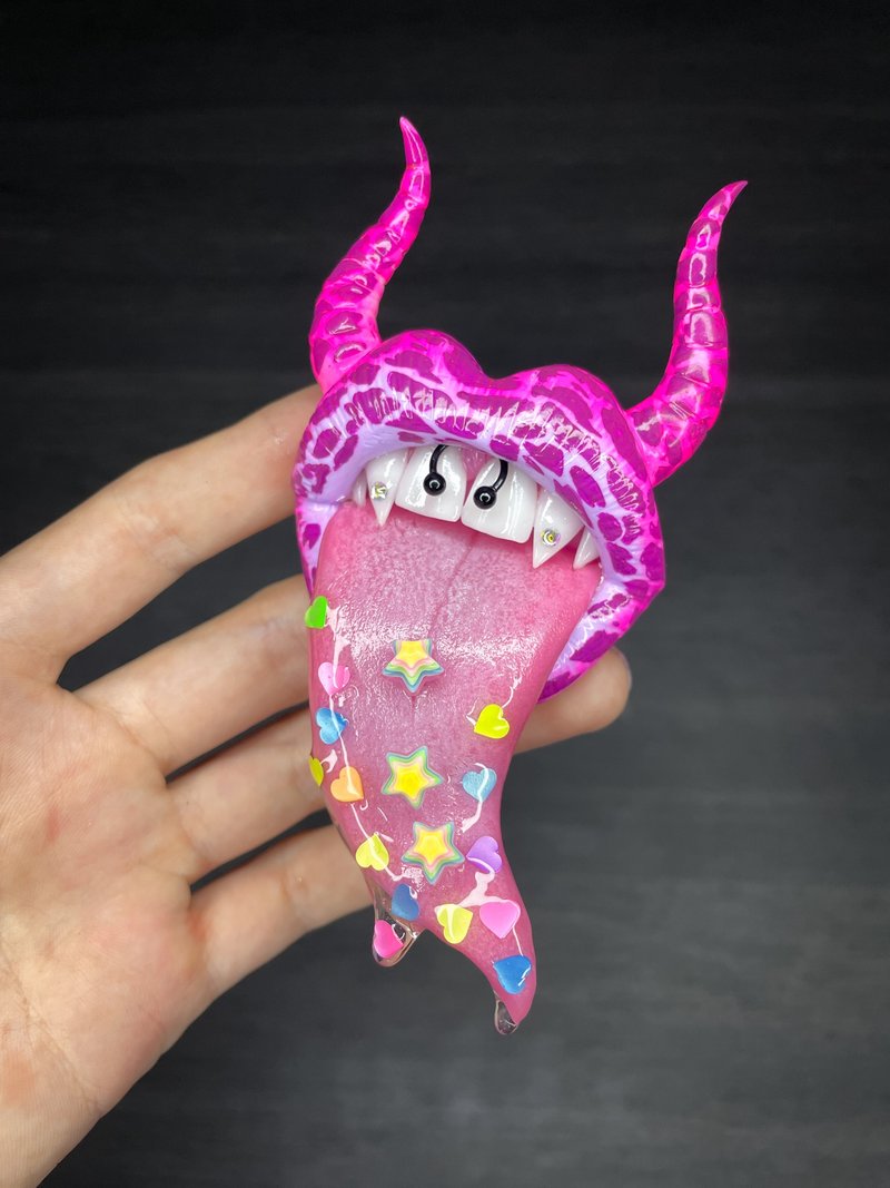 Phone grip. Purple & pink lips with horns. - 其他 - 黏土 