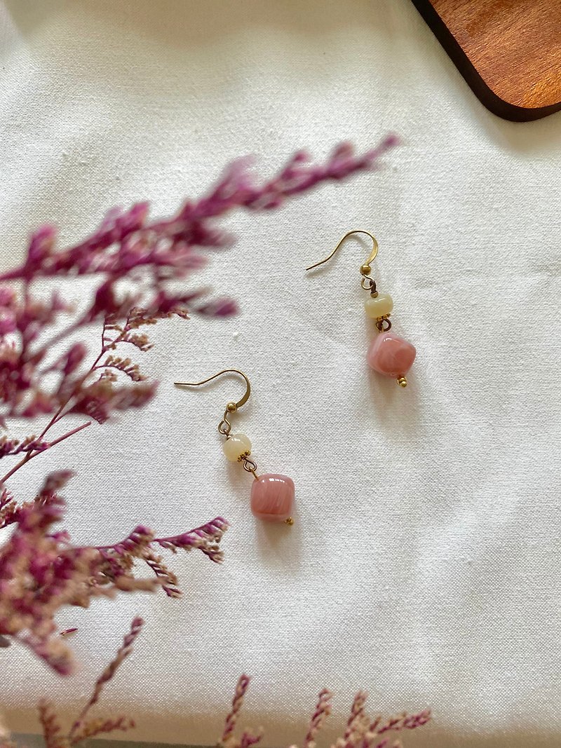 Wagyu color stone , mandarin - Earrings & Clip-ons - Stone Pink