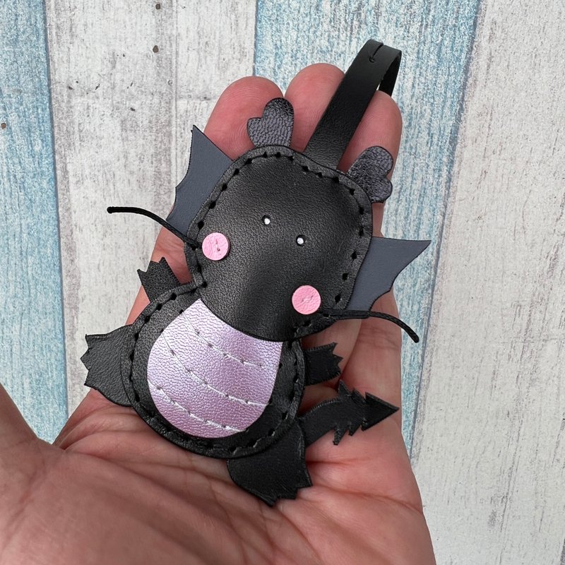 Small Healing Object Black Cute Little Dragon Hand-stitched Leather Pendant Small Size - Charms - Genuine Leather Black