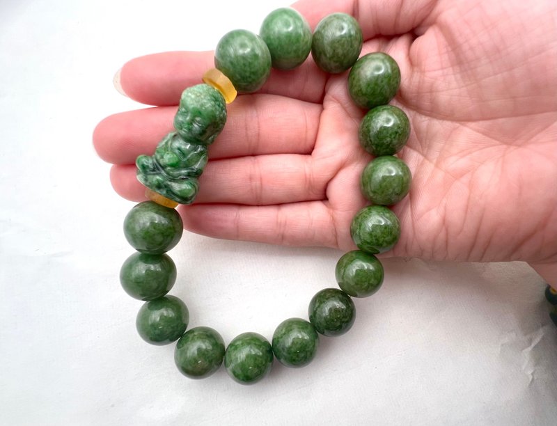 Jadeite A green Buddha belt black chicken old material thin waxy yellow and green bracelets/hand circumference 20+/elderly/gift/collection - สร้อยข้อมือ - หยก สีเขียว