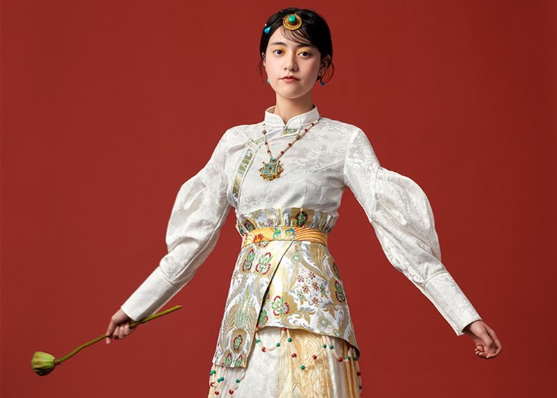 新中式復古藏服 鑲邊織錦 百褶裙/腰封/上衣 - 女上衣/長袖上衣 - 棉．麻 白色