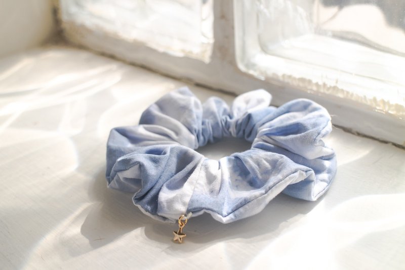 Unique The only star- sea blue- hand dyed scrunchie hair tie - เครื่องประดับผม - ผ้าฝ้าย/ผ้าลินิน สีน้ำเงิน