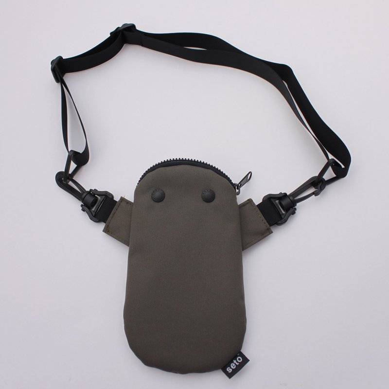 seto / creature bag / iPhone case / small bag / Mame-sagari / Khaki - 側背包/斜孭袋 - 聚酯纖維 卡其色