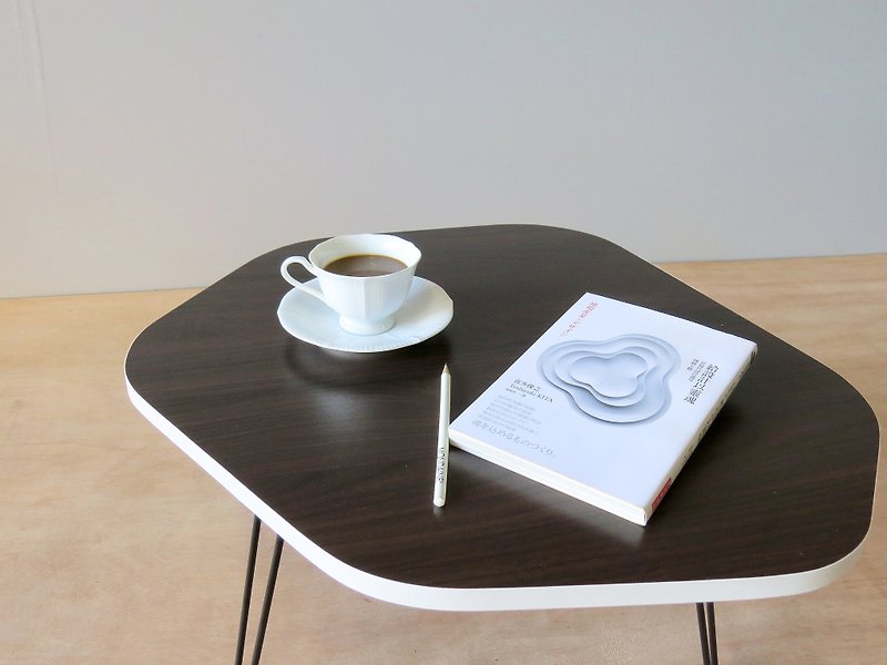 HO MOOD Nature Series  - 小石折り畳みテーブル（白い側）。 - その他の家具 - 木製 ブラウン