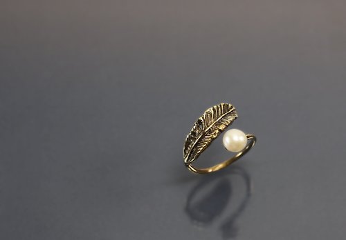 Maple jewelry design 圖像系列-羽毛珍珠黃銅戒