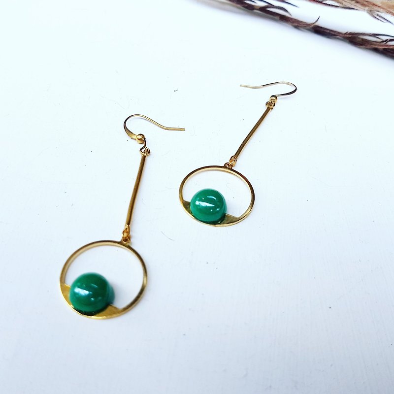Copper round geometric emerald green color beads copper hand made _ earrings - ต่างหู - ทองแดงทองเหลือง สีเขียว