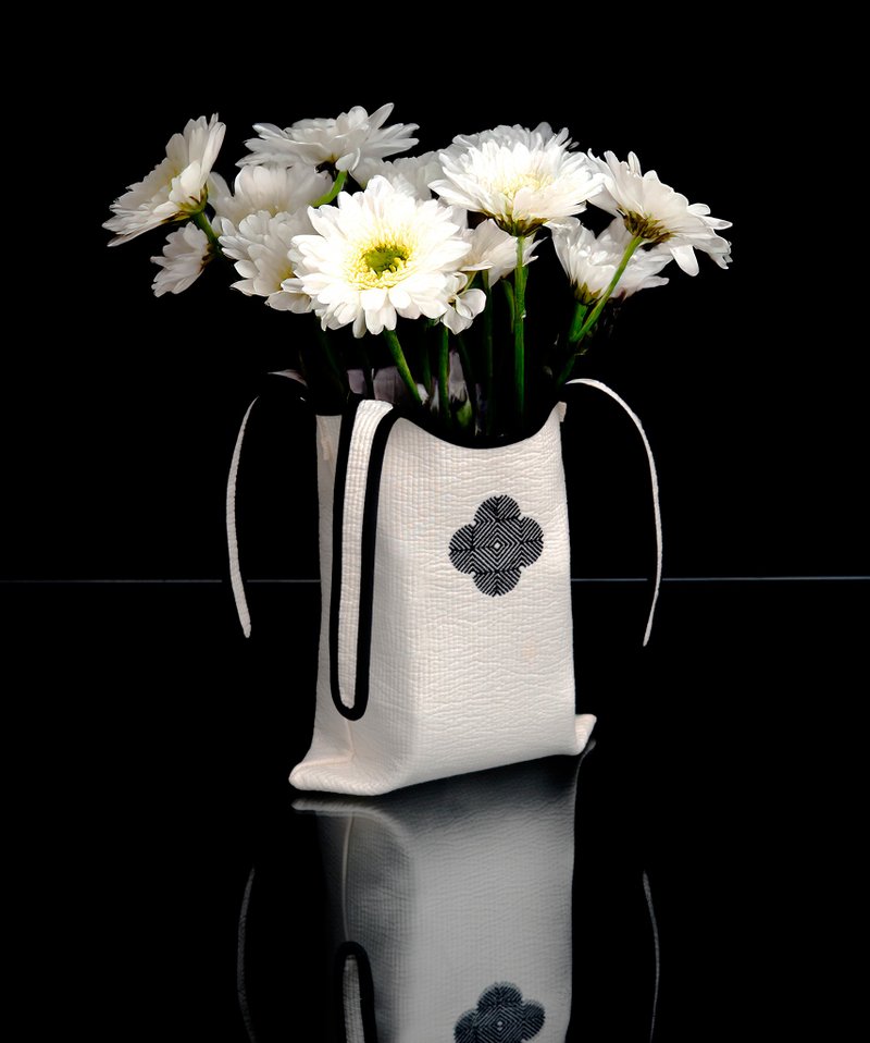 Nubi Bojagi Flower Bag - 化妝包/收納袋 - 棉．麻 多色