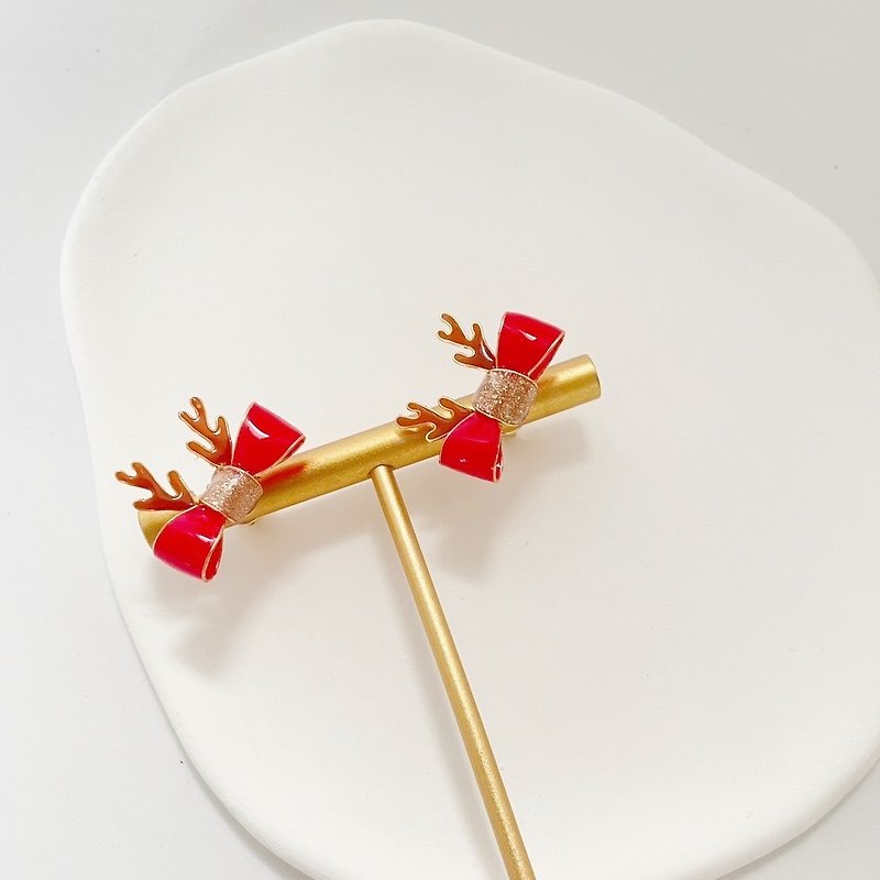 【聖誕系列】麋鹿蝴蝶結。手作樹脂耳環 - 耳環/耳夾 - 樹脂 紅色