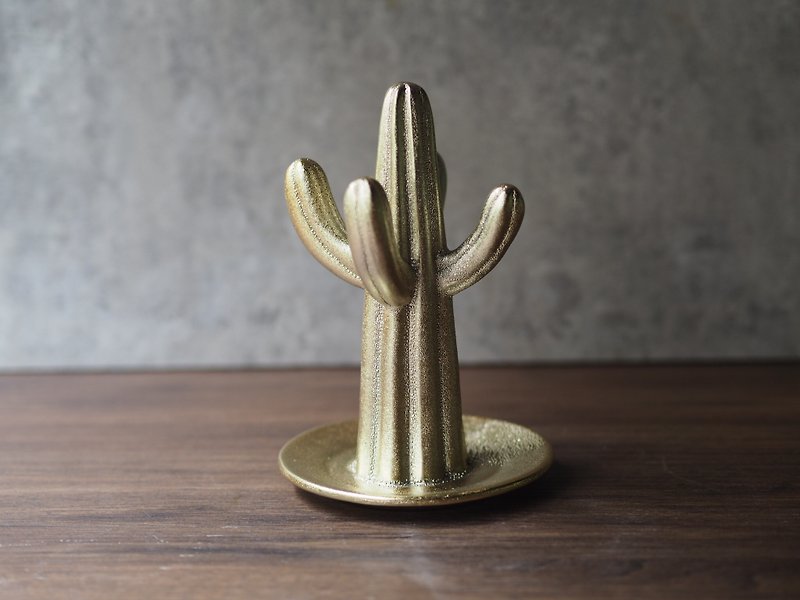 「ジュエリー」サボテンの飾り（ゴールド） - 置物 - 陶器 ゴールド