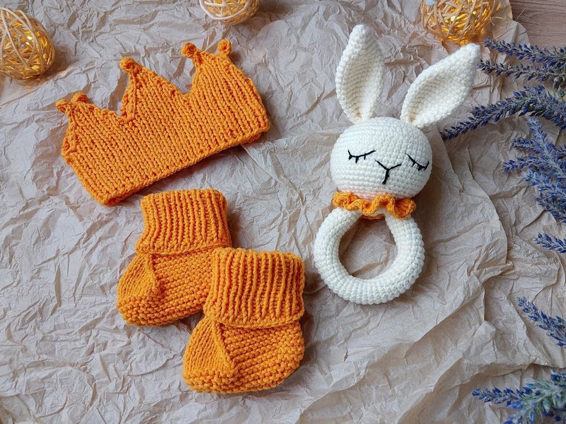 Gift box for children's set orange / rodents in the form of hare, crown, booties - ของขวัญวันครบรอบ - ผ้าฝ้าย/ผ้าลินิน สีส้ม