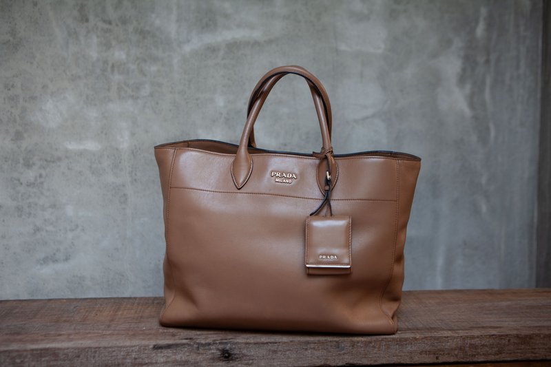 Niao Niao Department Store-Vintage PRADA milk tea Brown hand-held antique bag - กระเป๋าถือ - หนังแท้ 