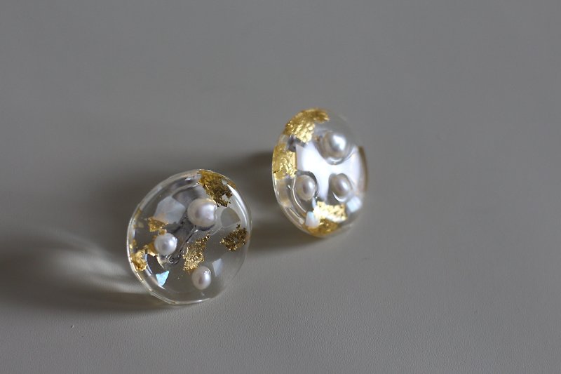/ Ocean current / pearl resin earrings / gold - ต่างหู - วัสดุอื่นๆ สีทอง