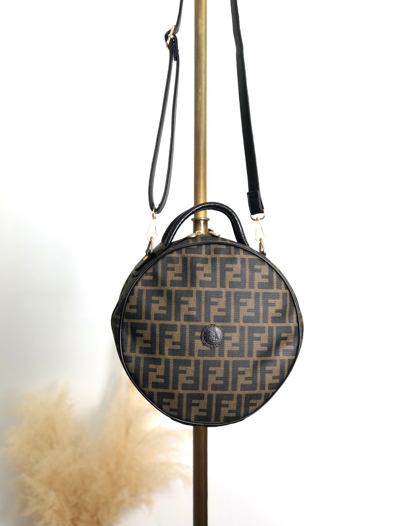 【 日本直送　名牌中古包 】FENDI フェンディ ズッカ柄 ハンドバッグ ブラック PVC ラウンド vintage ヴィンテージ オールド 77gy33 - 手提包/手提袋 - 防水材質 黑色
