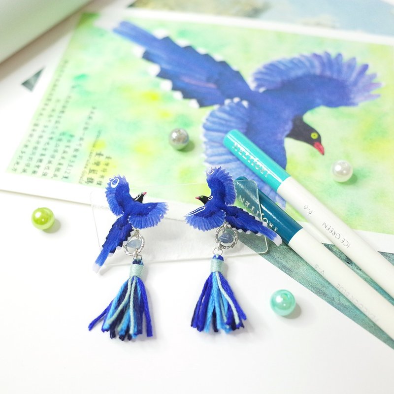 Taiwan's endemic species Taiwan Blue Magpie Blue Oriental Jade painting on-ear earrings ear pins/ Clip-On - ต่างหู - วัสดุกันนำ้ สีน้ำเงิน