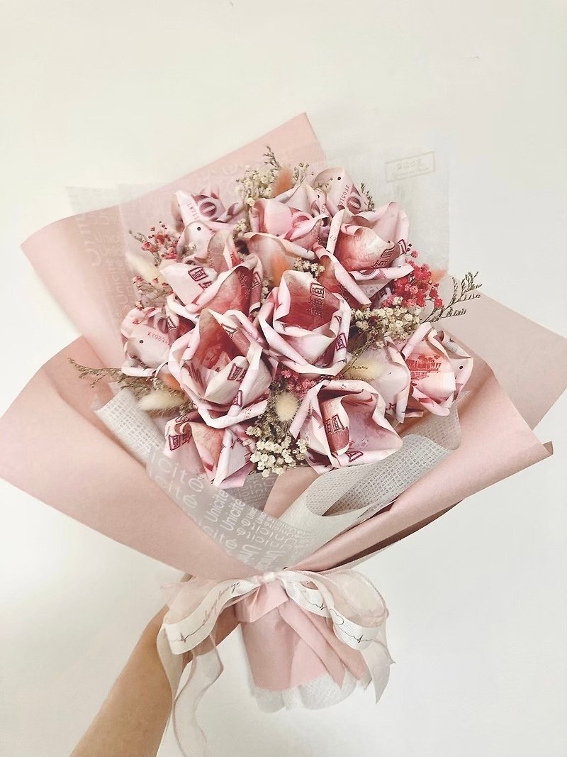 【母親節禮物】12朵鈔票玫瑰花束 - 乾燥花/永生花 - 植物．花 多色