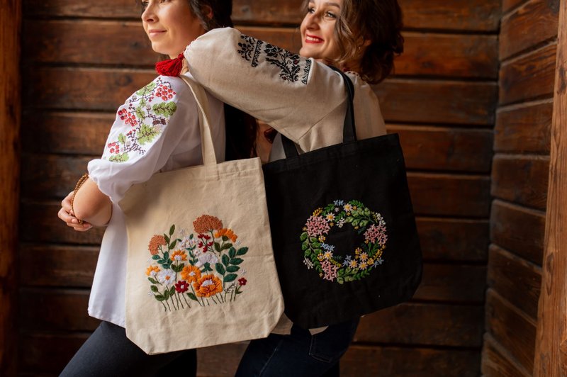 Hand embroidered shoulder bag, Cotton tote bag with wildflower embroidery - Handbags & Totes - Cotton & Hemp Gray