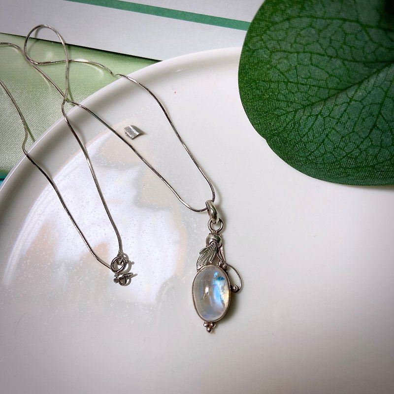Only one beautiful handmade natural moonstone 925 sterling silver flower fruit leaf vein elongated silver necklace - Necklaces - Sterling Silver Blue