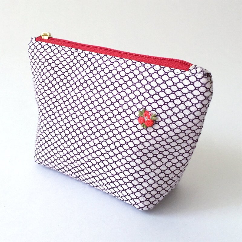 Cosmetic bag with Japanese Traditional Pattern, Kimono - Silk - กระเป๋าเครื่องสำอาง - ผ้าไหม สีม่วง