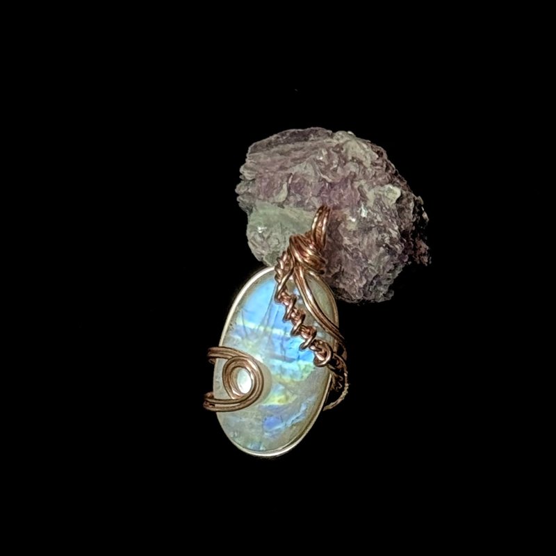 【Halo】 Metal Weaving Moonstone Necklace - Necklaces - Crystal White