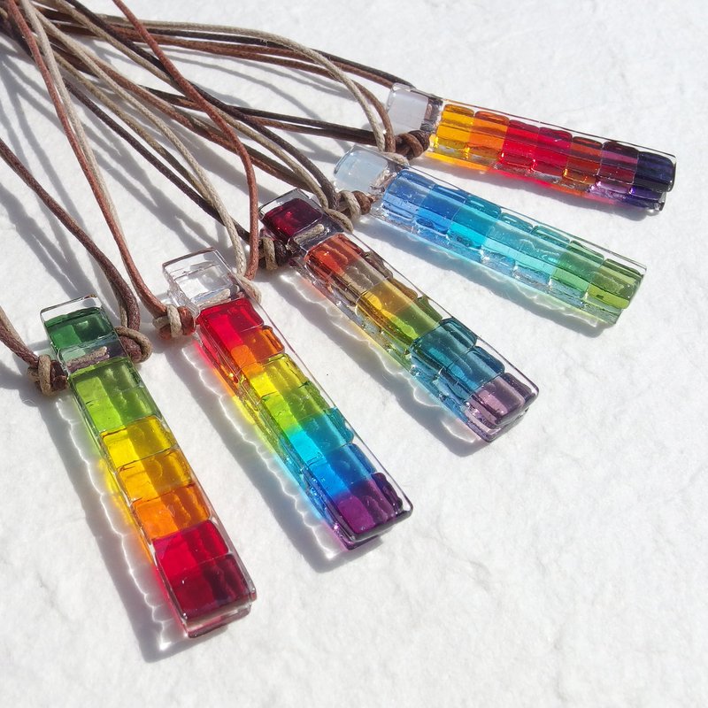 【Rainbow】【種類選べます】虹色ガラス(にじ)ネックレス【受注制作】 - 項鍊 - 玻璃 多色