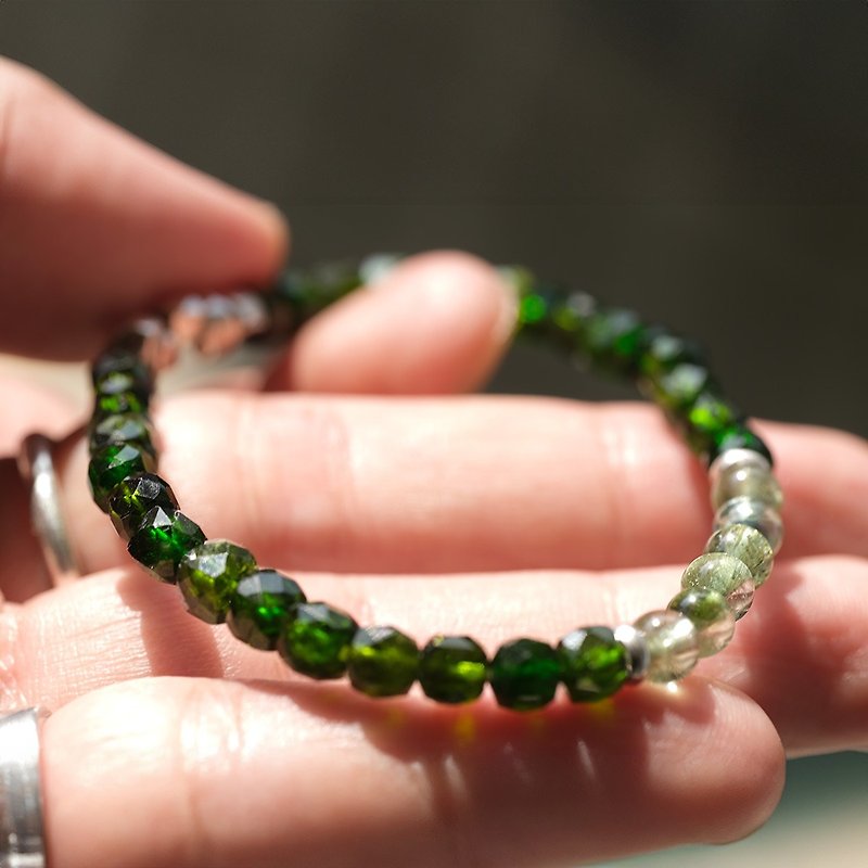 [Made by Koiwa] Sanmen-Green Diopside Angular Cut Hand Beads/High Quality Vitreous Green Tourmaline - Bracelets - Other Materials 