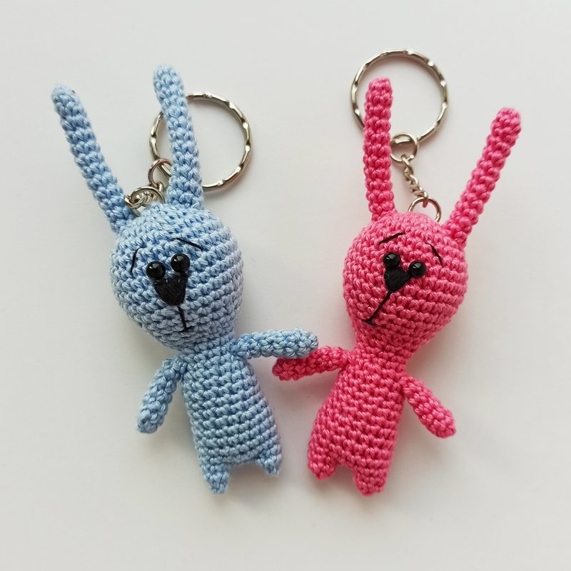 Crochet keychain bunny, cute charm for bag, rabbit symbol year, Xmas gift - ที่ห้อยกุญแจ - ผ้าฝ้าย/ผ้าลินิน หลากหลายสี