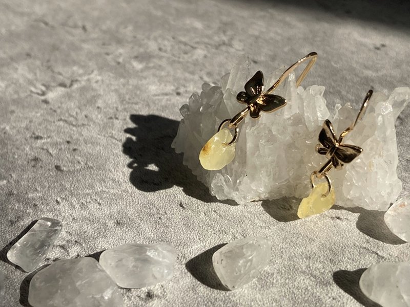 [Butterfly shadow. Conformable yellow Wax earrings] Russian Wax, yellow Wax, resin fossils | ear hooks - ต่างหู - วัสดุอื่นๆ สีเหลือง