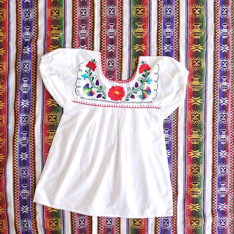 BajuTua / Ancient / Mexican Color Carnation Handmade Top (Girl Size) - เสื้อผู้หญิง - ผ้าฝ้าย/ผ้าลินิน ขาว