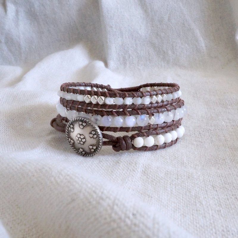 天然石編織手環-純白系/三圈 奶油月光石 白松石 貝殼珠 - 手鍊/手環 - 寶石 白色