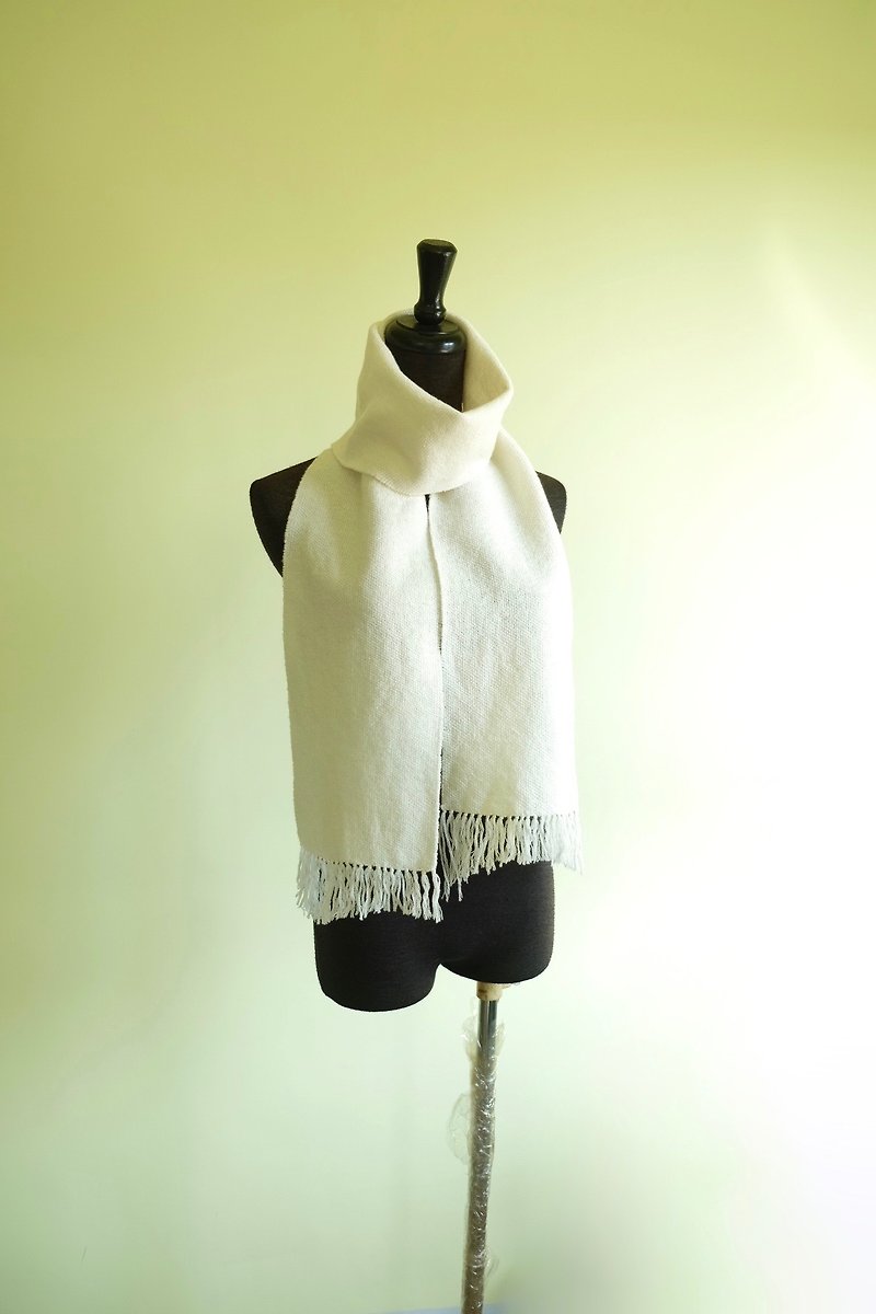 Handwoven by Carina | 100% Merino Wool Scarf - ผ้าพันคอถัก - ขนแกะ ขาว