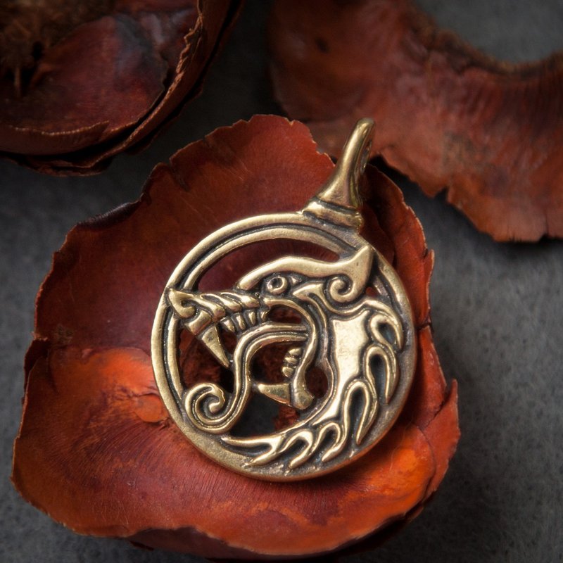 Wolf viking pendant. Witcher necklace. Fenrir jewelry on leather cord. Handmade - 項鍊 - 其他金屬 橘色