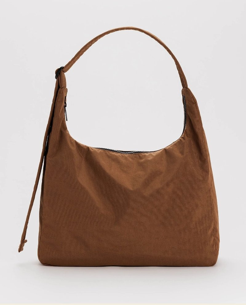 BAGGU - Nylon Shoulder Bag Oversized - Coffee - กระเป๋าแมสเซนเจอร์ - วัสดุกันนำ้ สีนำ้ตาล