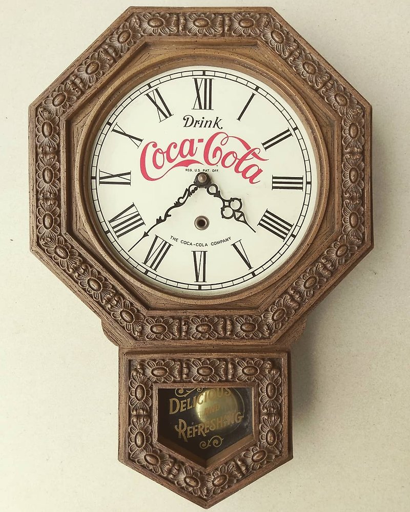 Coca-Cola antique electric pendulum clock - from American cola company - Clocks - Plastic Brown